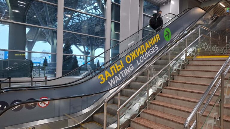 Оклейка эскалатора