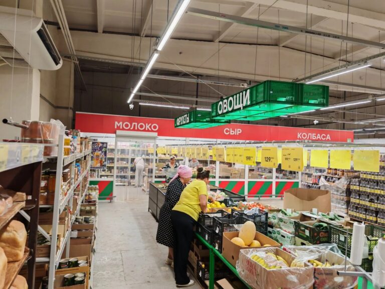 Необычные_светильники_для_дискаунтера_Победа_Буквадел (1)